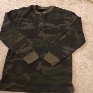 ⚡️NWOT men’s 3 button Henley shirt